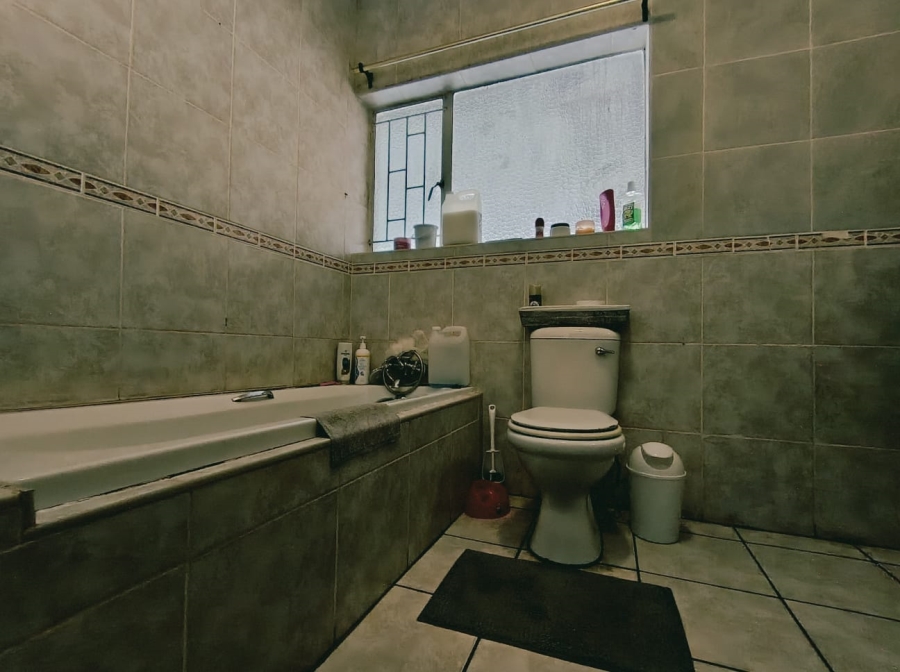 4 Bedroom Property for Sale in Wilkoppies North West